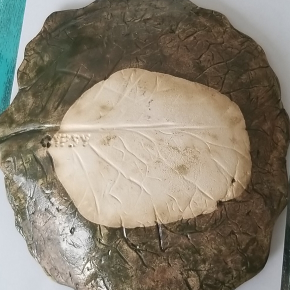 Handmade Pottery Lettuce Leaf - Picture 2 of 2
